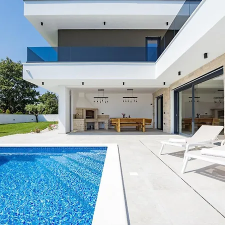 Maem Villa *