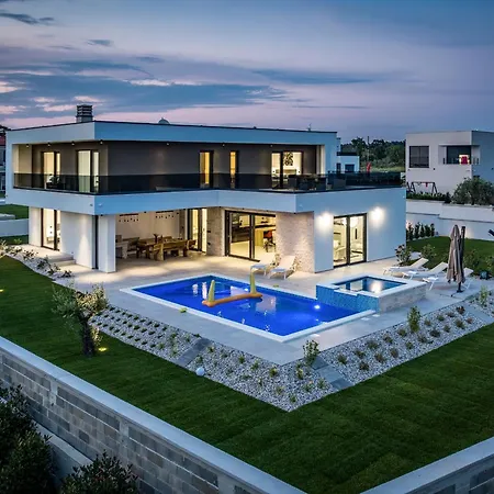 Maem Villa *