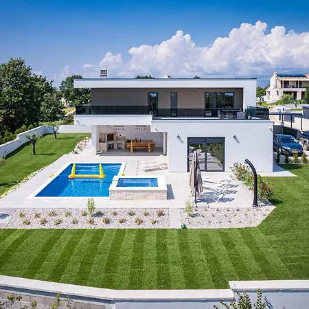 Maem Villa *
