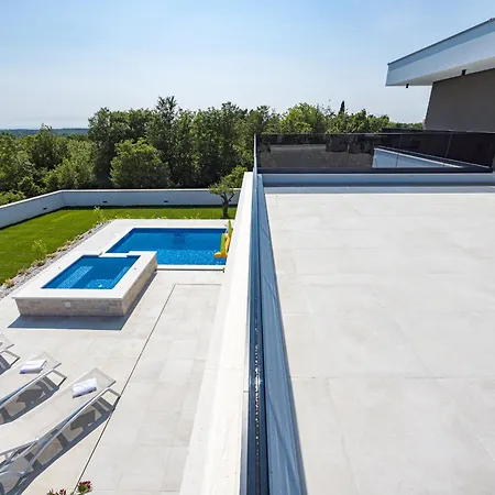 Maem Villa Pula
