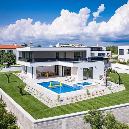 Villa Maem *