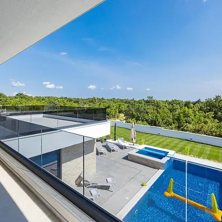 Maem Villa Pula