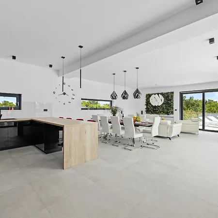 Maem Villa *