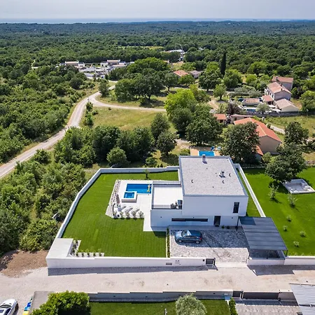 Maem Villa Pula