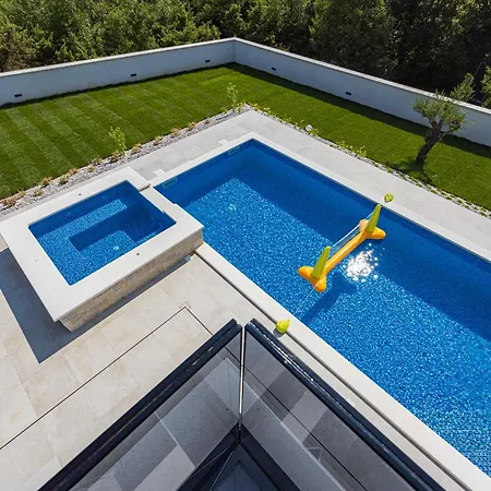 Maem Villa Pula